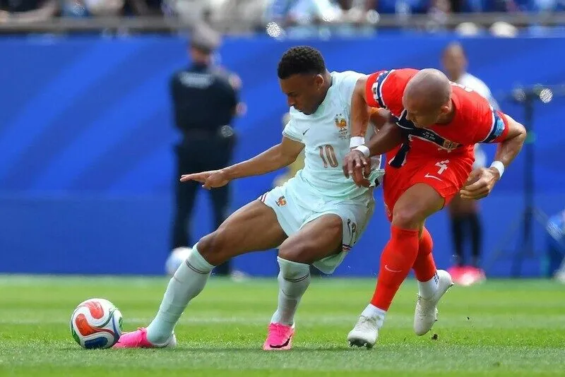 Na Uy vs Pháp - Mbappe chưa thể đụng độ Haaland